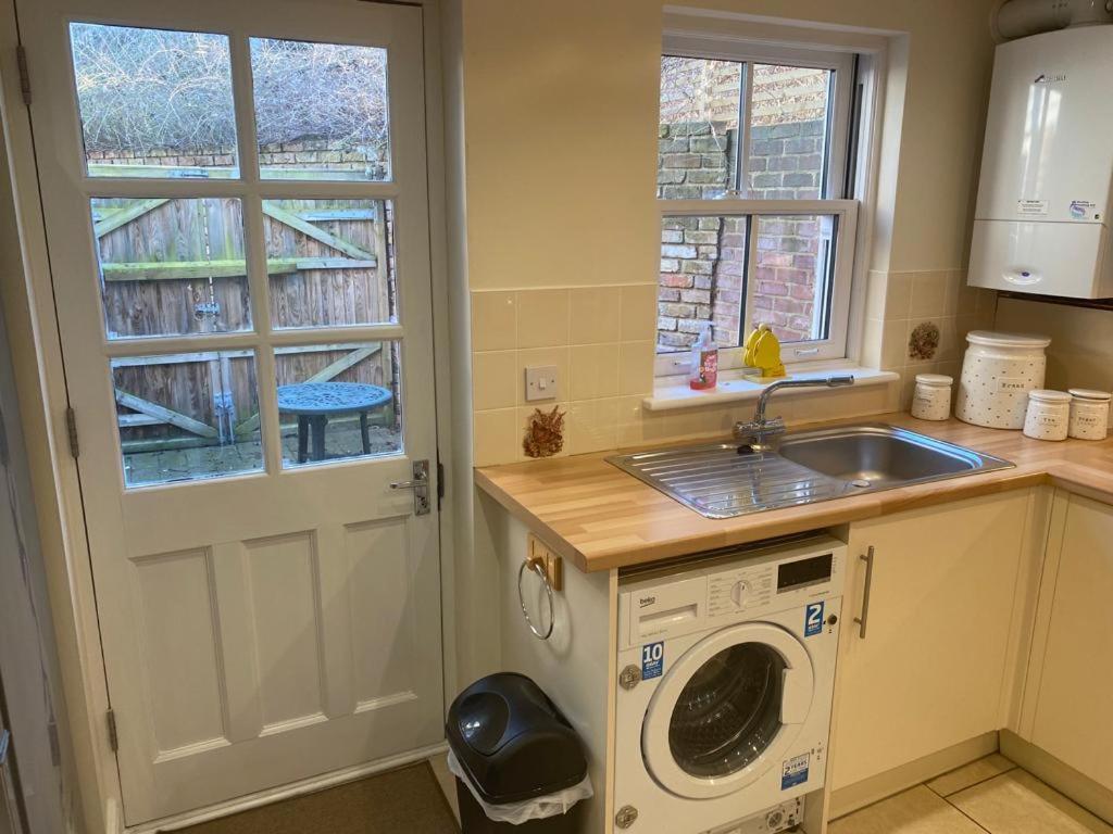 Central Townhouse Whitstable Bagian luar foto